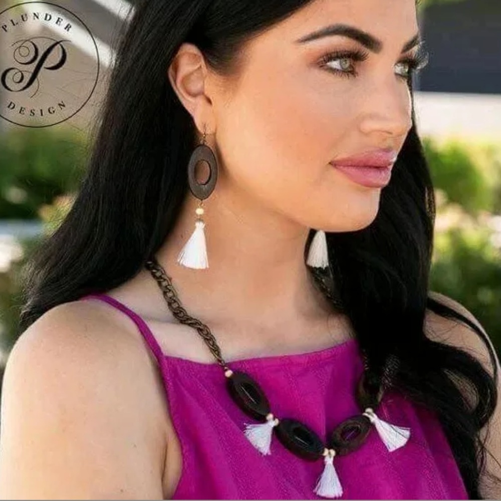 Plunder Brown White Saylor Set Necklace & Earrings - Picture 2 of 5